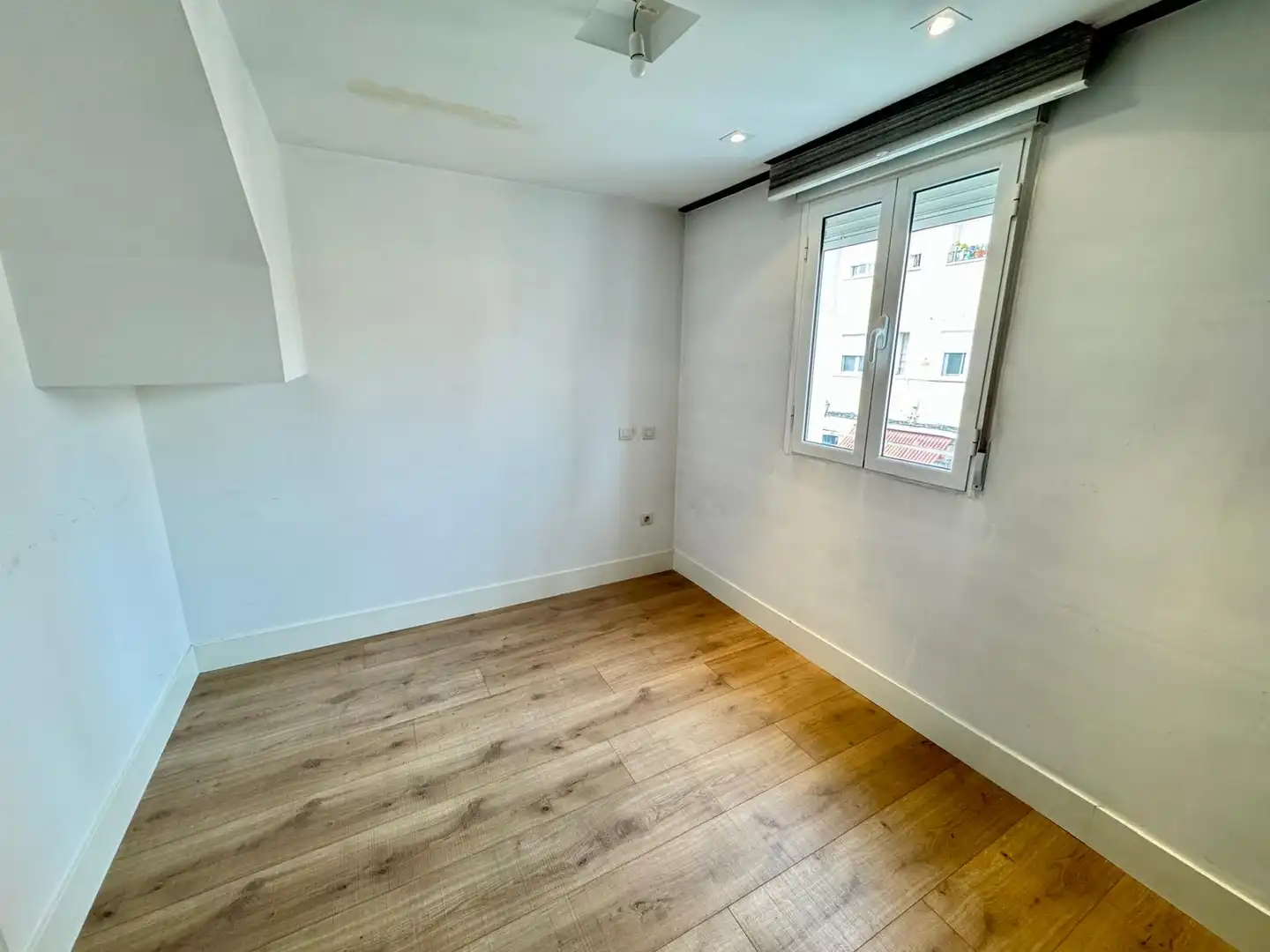 Maisonette zum Verkauf in Madrid mit Klimaanlage und Privatgarten