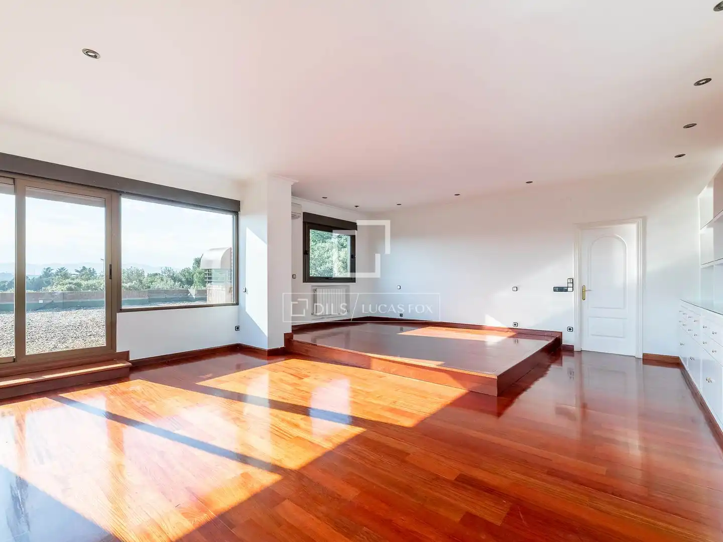 Living room of Houses for sale in Galapagar  with Air Conditioner, Private garden and Storage room