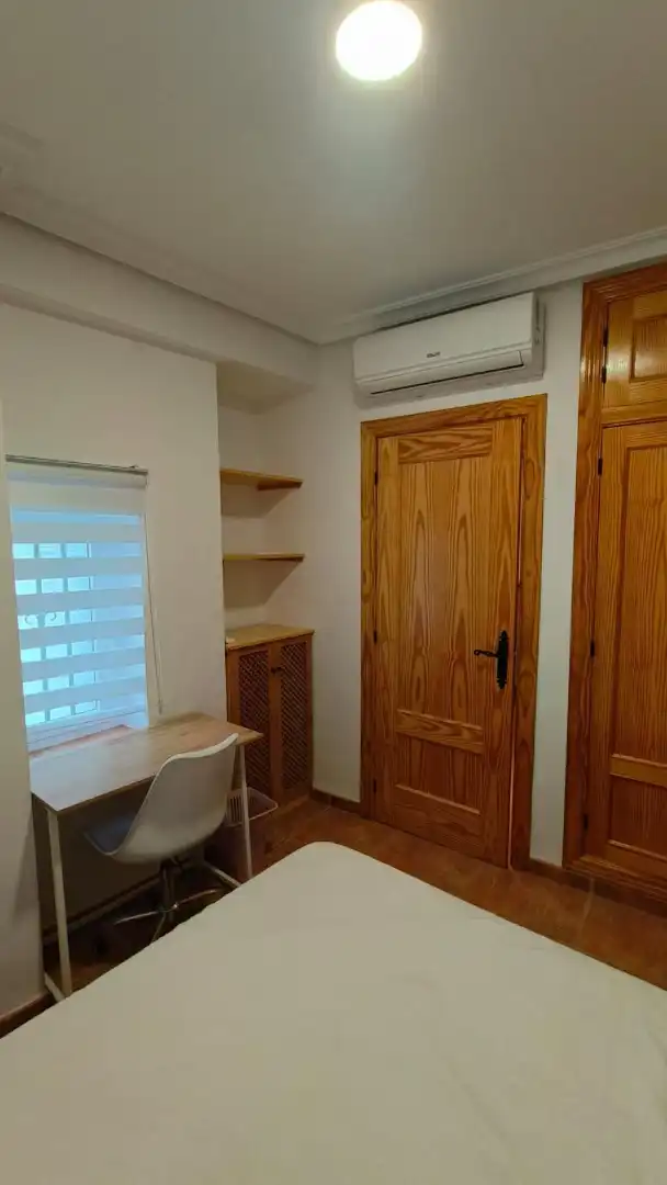 Bedroom of Houses for share in Jaén  with Air Conditioner, Private garden and Terrace