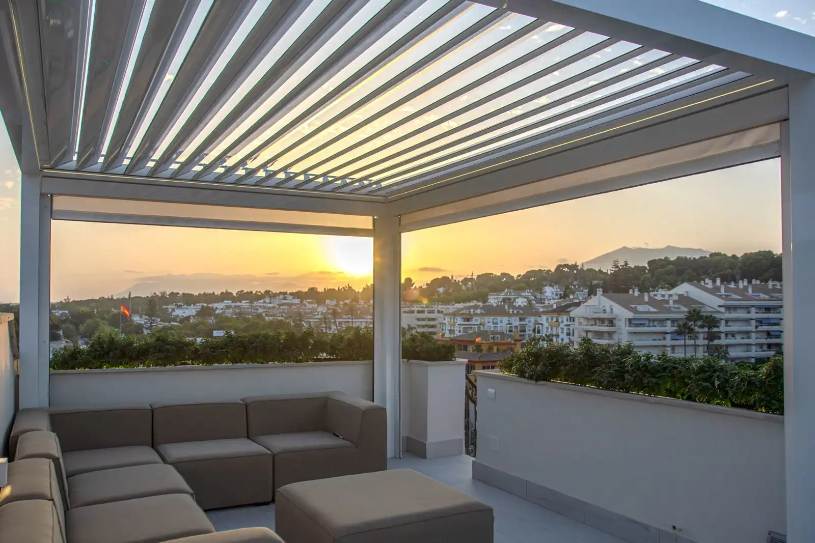 Terrasse von Dachboden zur Miete in Marbella mit Klimaanlage, Möbliert und Fernseher