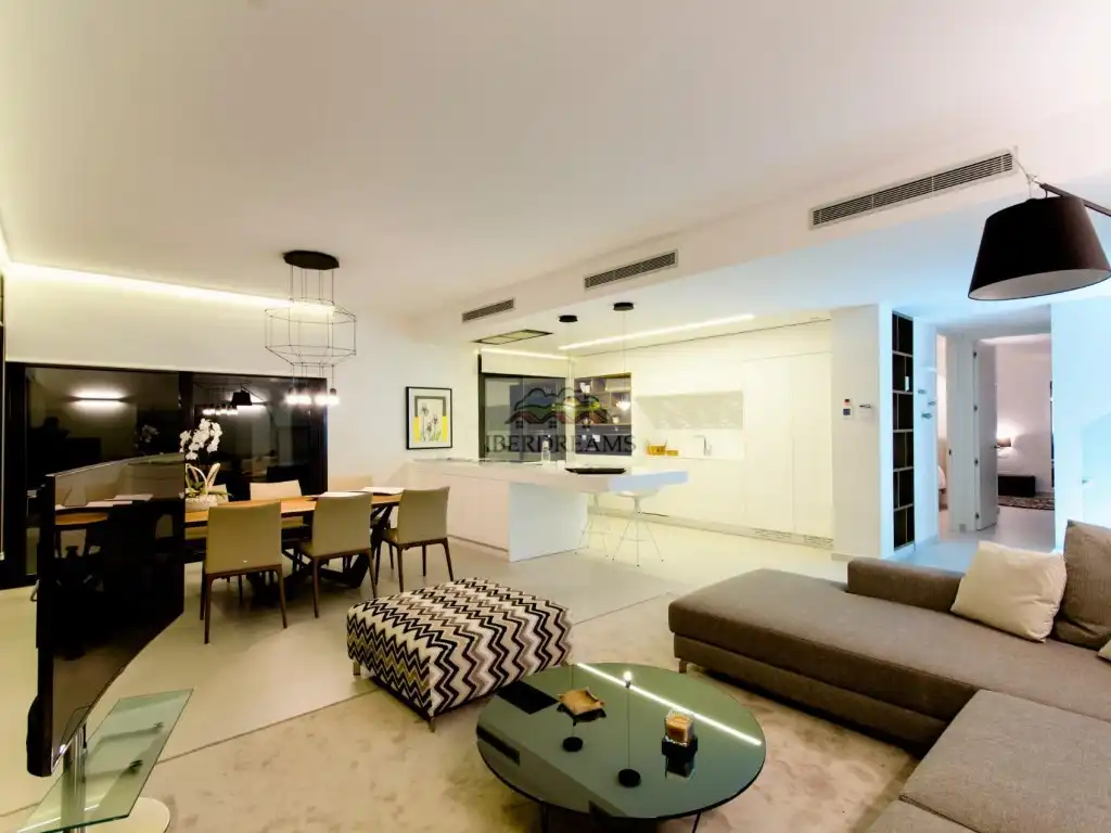 Casa en venta en Calle Wenceslao Fdez Florez-Cmo 28, imagen 3
