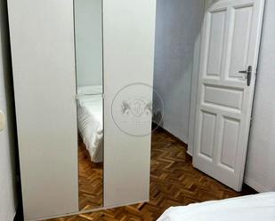 Bedroom of Flat to rent in  Madrid Capital  with Air Conditioner and Heating