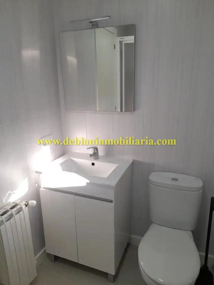 Badezimmer von Haus oder Chalet zum Verkauf in Tui mit Heizung, Privatgarten und Terrasse