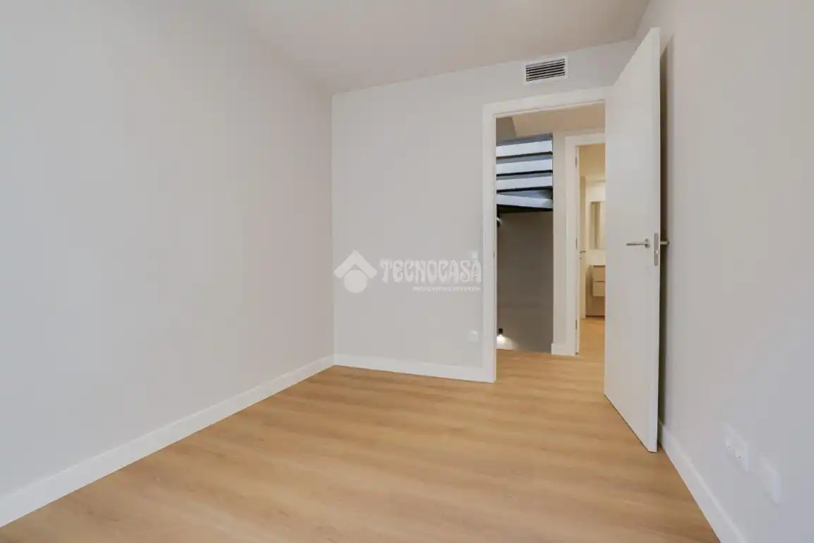 Dormitori de Casa adosada en venda en Badalona amb Terrassa i Traster