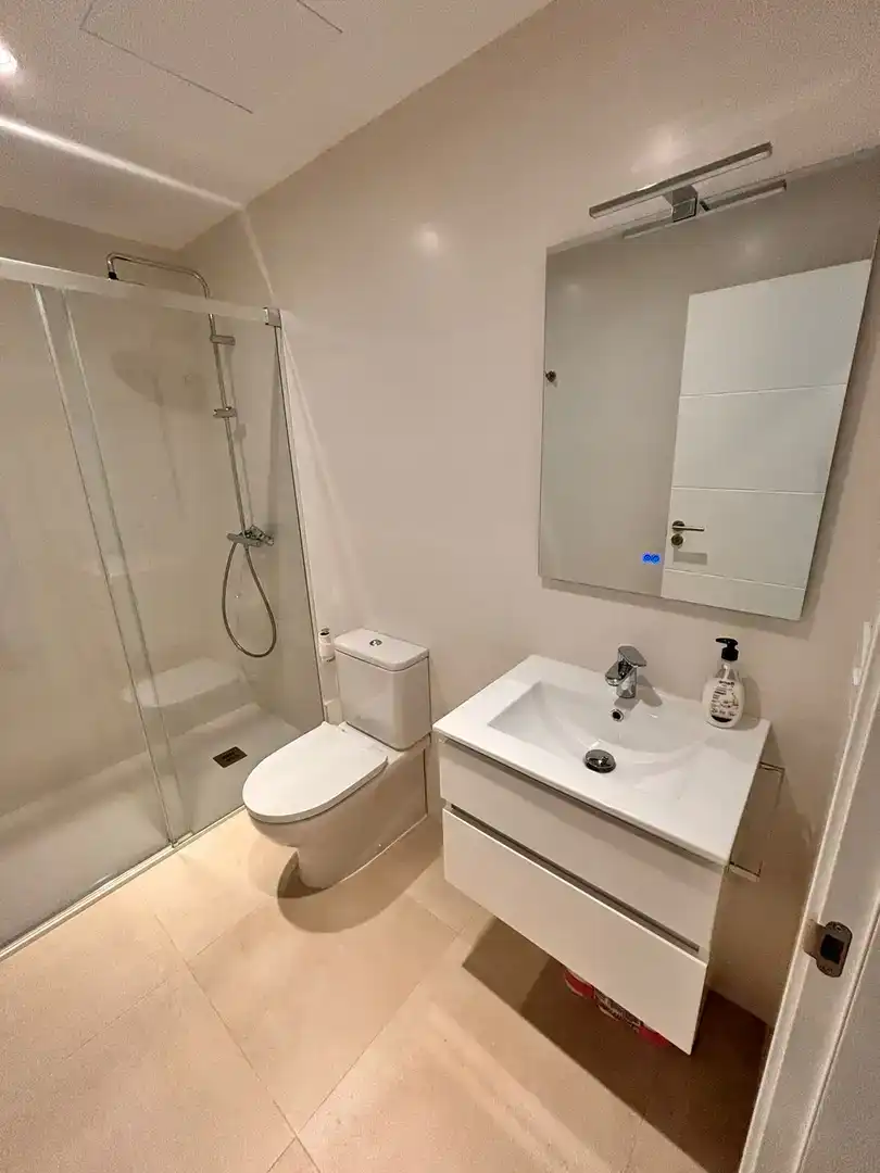 Baño de Apartamento de alquiler en Tarifa con Aire acondicionado, Piscina y Amueblado