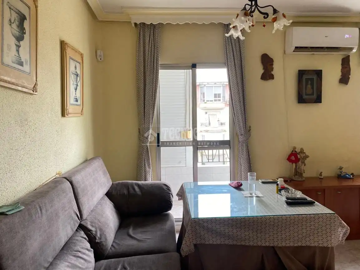 Living room of Flat for sale in Sevilla  with Air Conditioner and Balcony