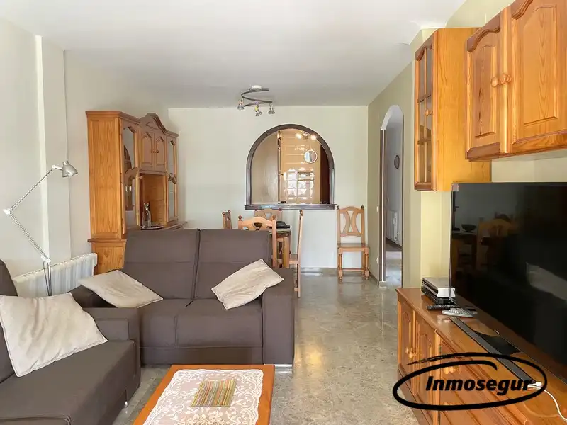 Sala de estar de Piso en venta en Salou con Terraza, Amueblado y Piscina comunitaria