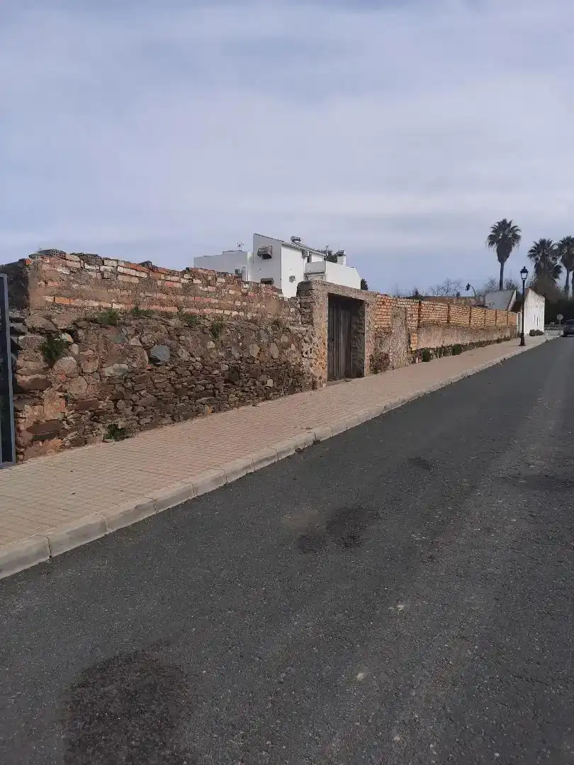 Casa adosada en venda en Guillena amb Balcó