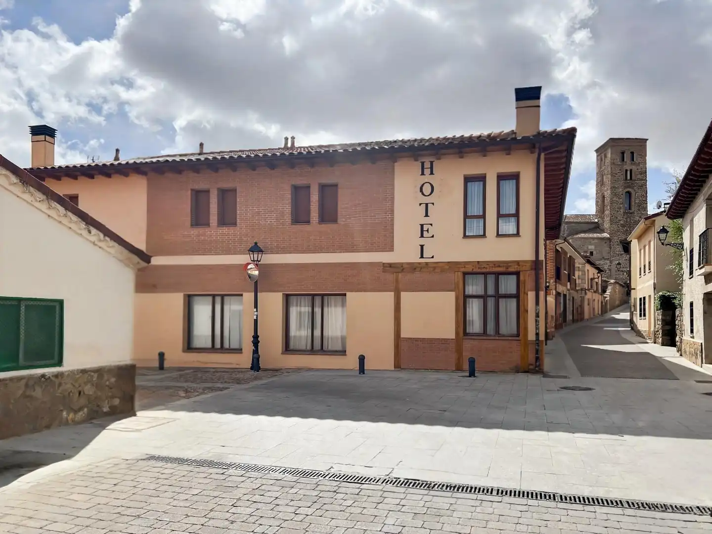 Exterior view of Country homes for sale in Buitrago del Lozoya  with Air Conditioner and Alarm