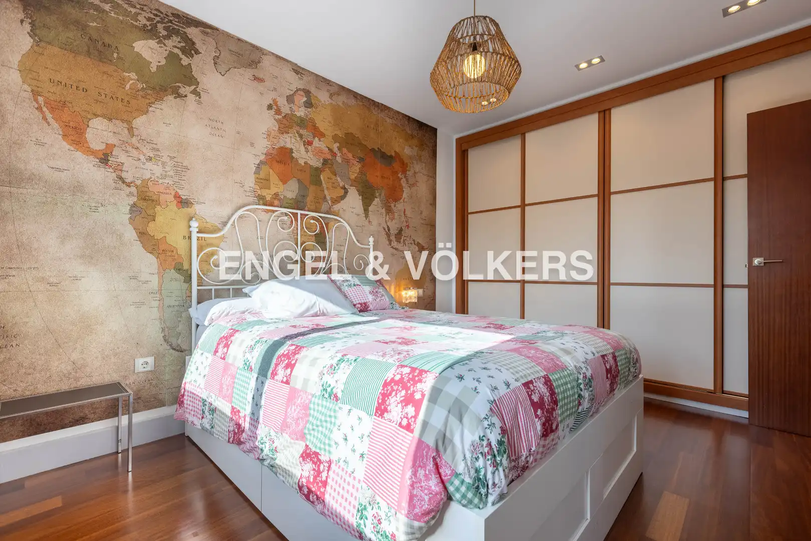Schlafzimmer von Country house zum Verkauf in Camas mit Klimaanlage, Heizung und Privatgarten