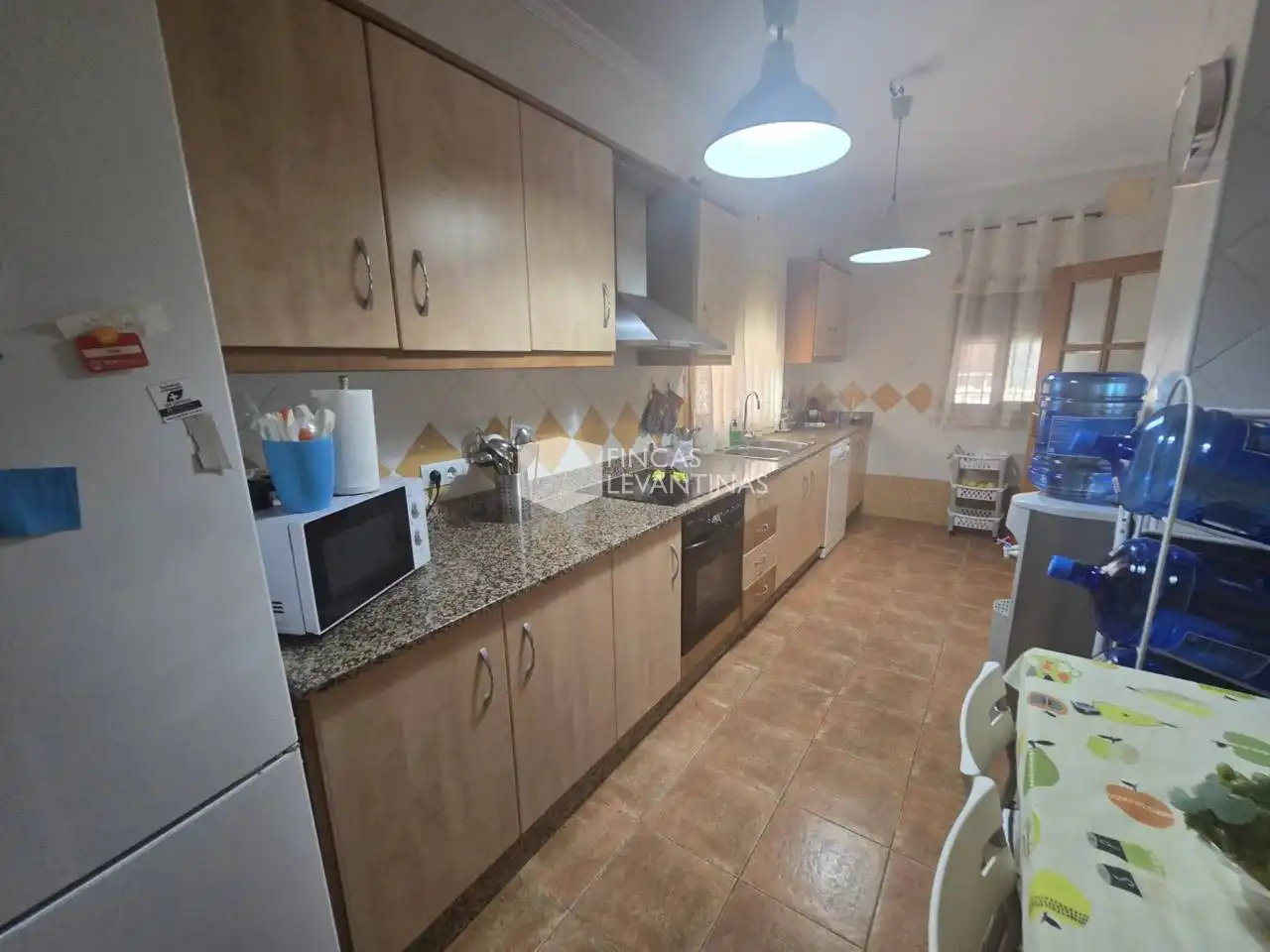 Cuina de Casa o xalet en venda en Alicante / Alacant amb Jardí privat, Terrassa i Piscina