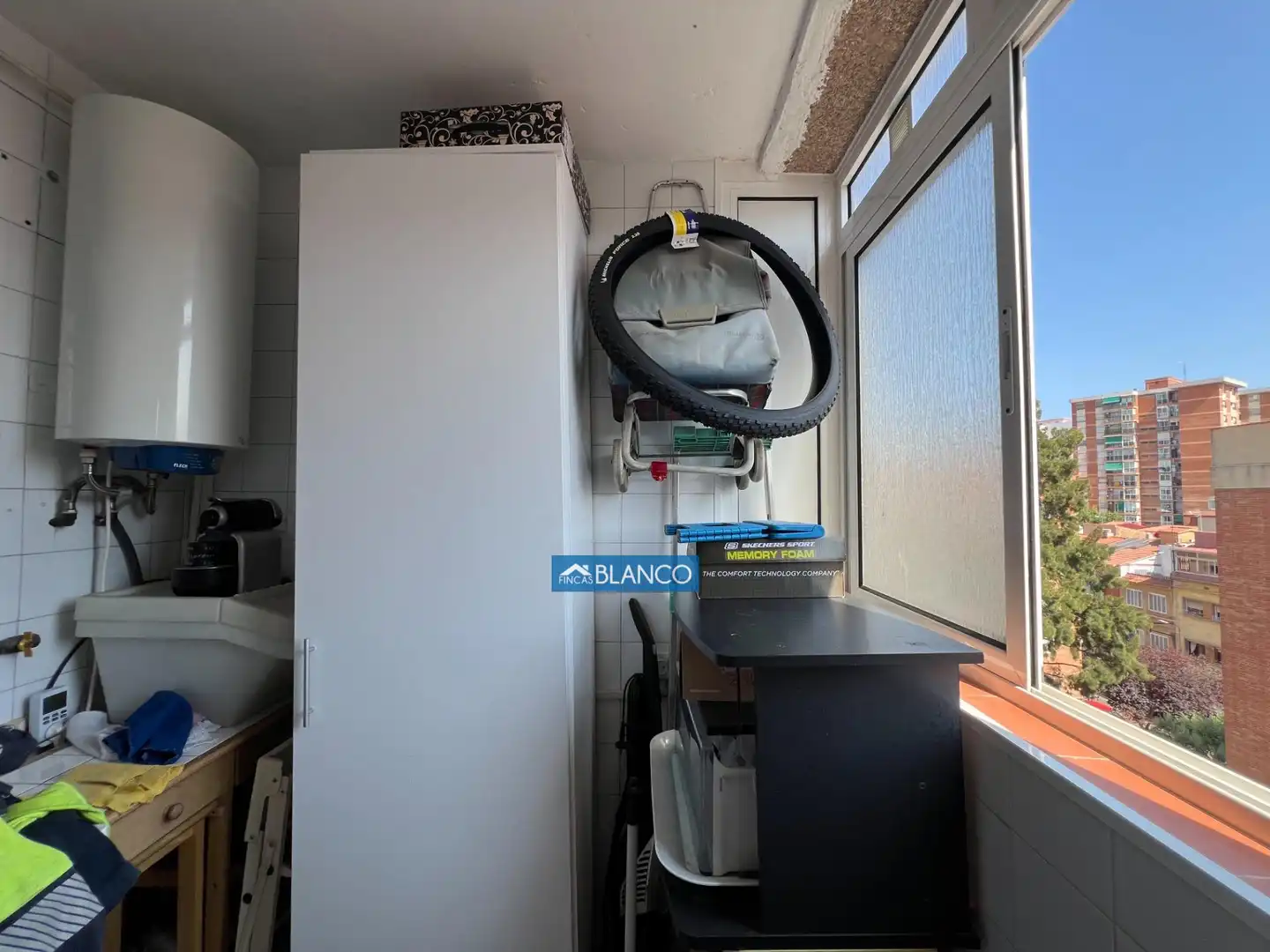 Cuina de Pis en venda en Cornellà de Llobregat amb Aire condicionat, Calefacció i Balcó