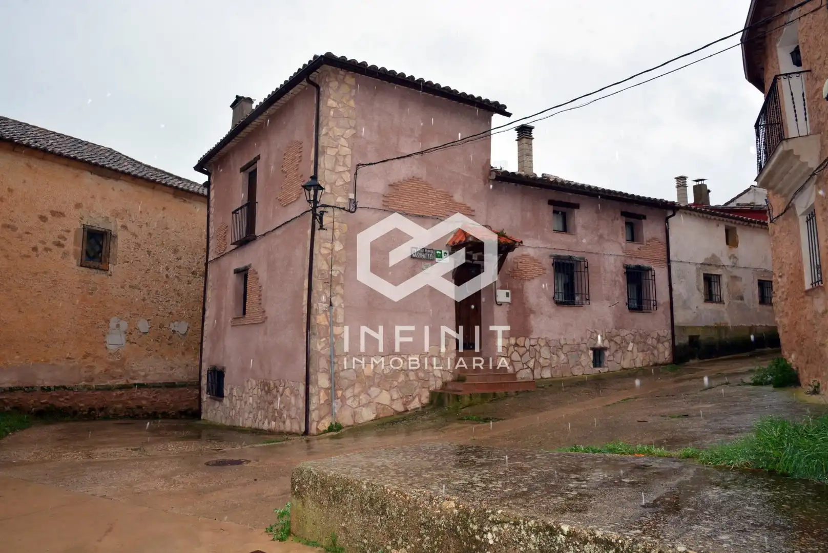 Vista exterior de Casa o chalet en venta en Cifuentes con Terraza