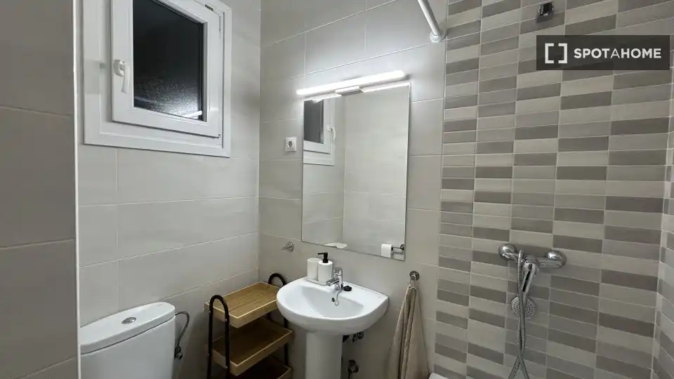 Badezimmer von Wohnung zur untervermieten in Bilbao  mit Klimaanlage, Terrasse und Möbliert