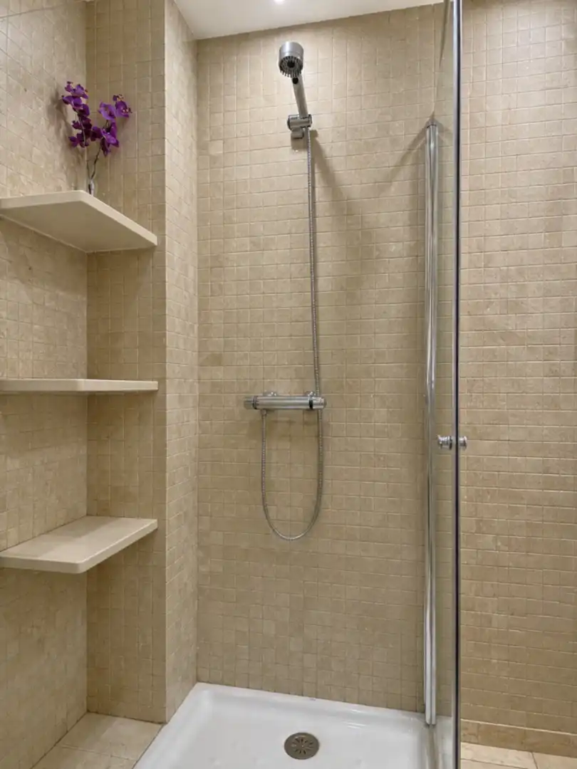 Baño de Ático en venta en San Juan de Aznalfarache con Aire acondicionado, Calefacción y Terraza