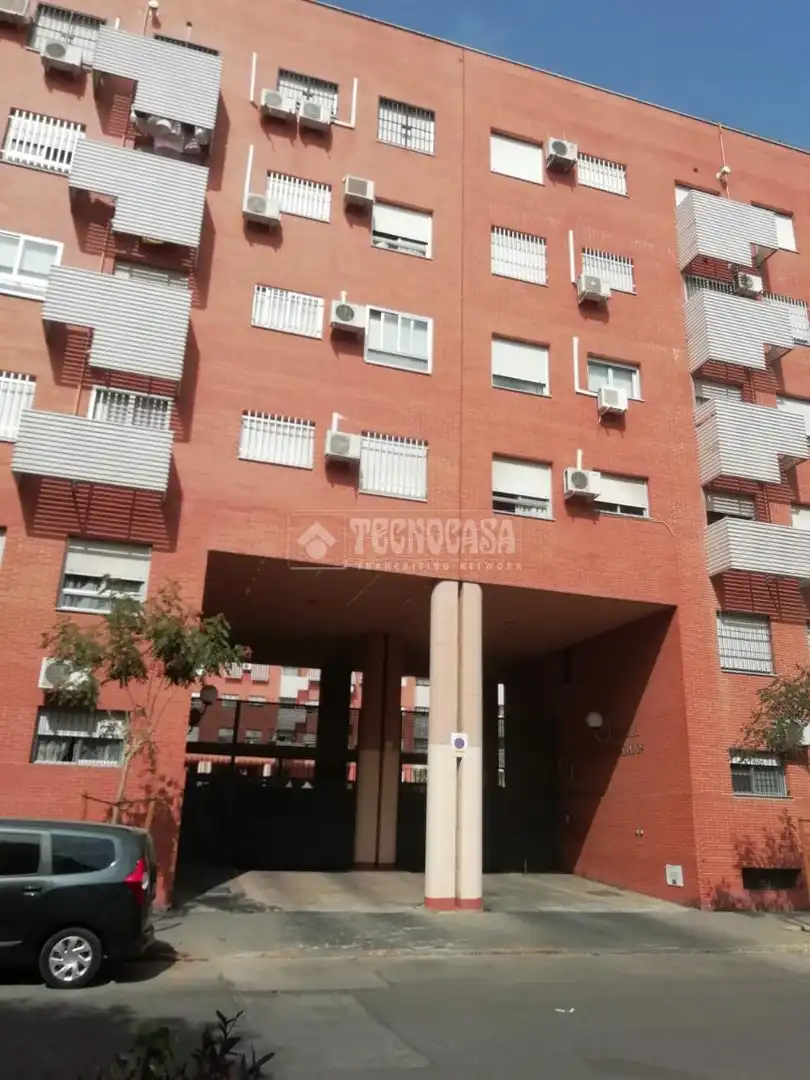 Exterior view of Flat for sale in Sevilla  with Air Conditioner, Heating and Storage room