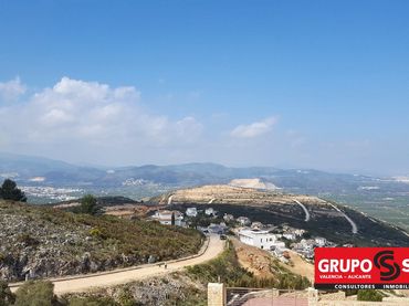Terreny residencial en venda a Urbanització L,almunia 1a Fase