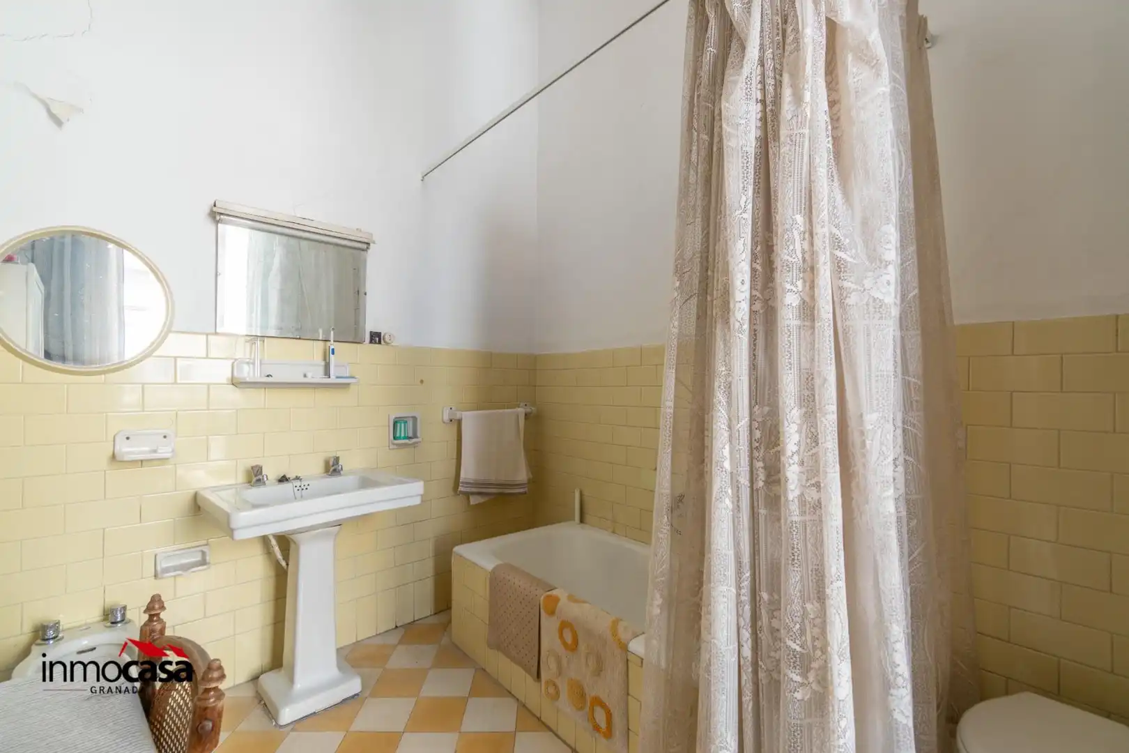 Bathroom of Buildings for sale in Priego de Córdoba