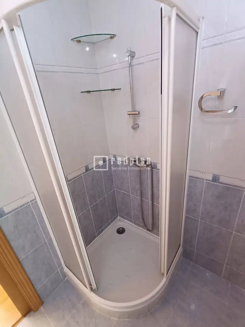 Baño de Piso de alquiler en Madrid con Calefacción, Jardín privado y Terraza