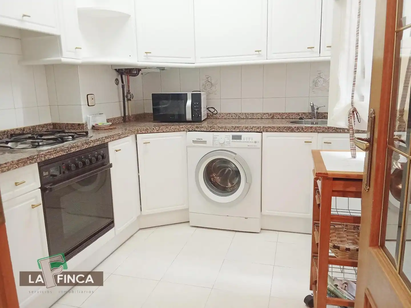 Kitchen of Flat for sale in Oviedo   with Heating, Parquet flooring and Furnished