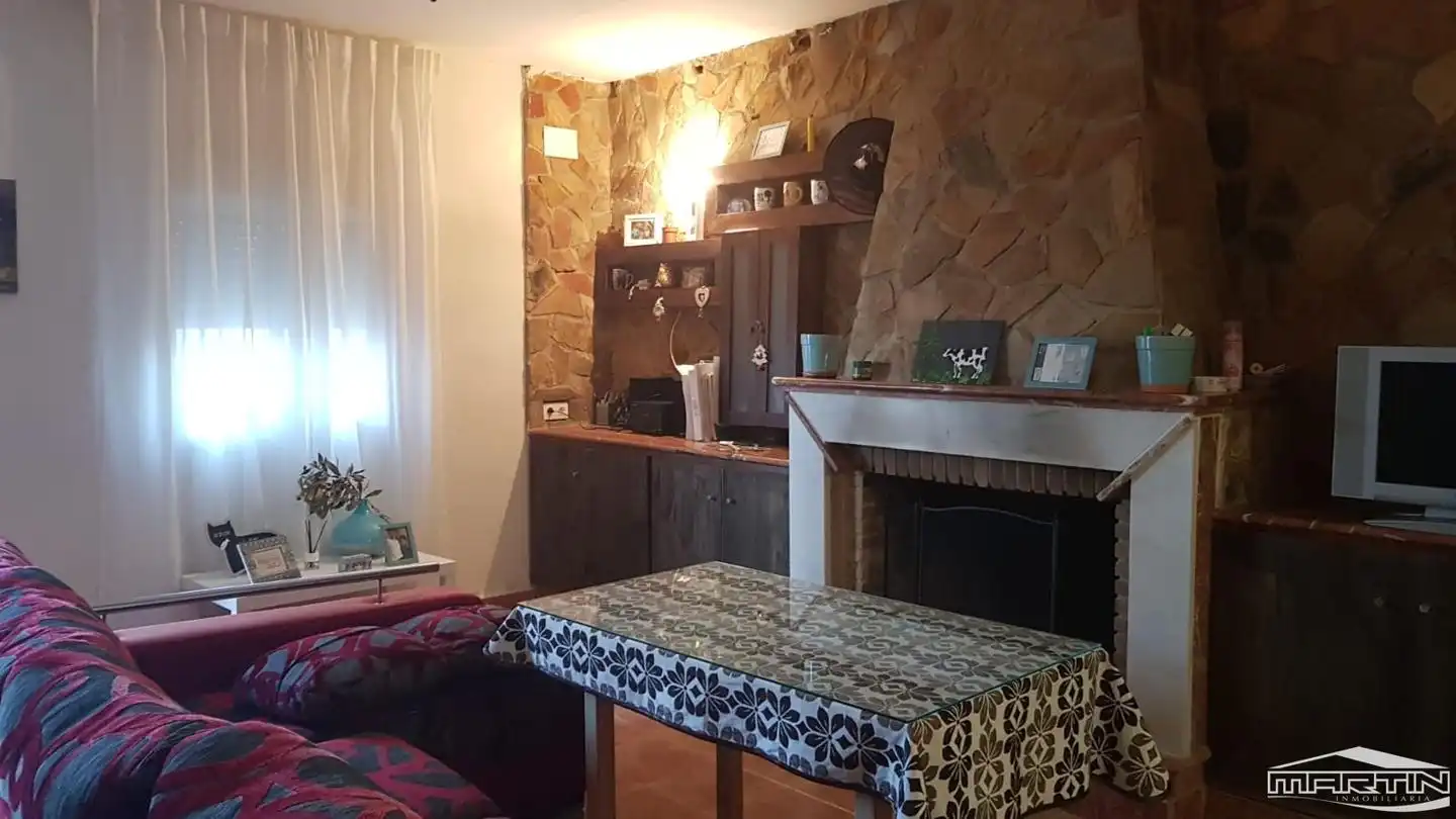 Sala d'estar de Casa o xalet en venda en Cabra amb Terrassa, Traster i Piscina