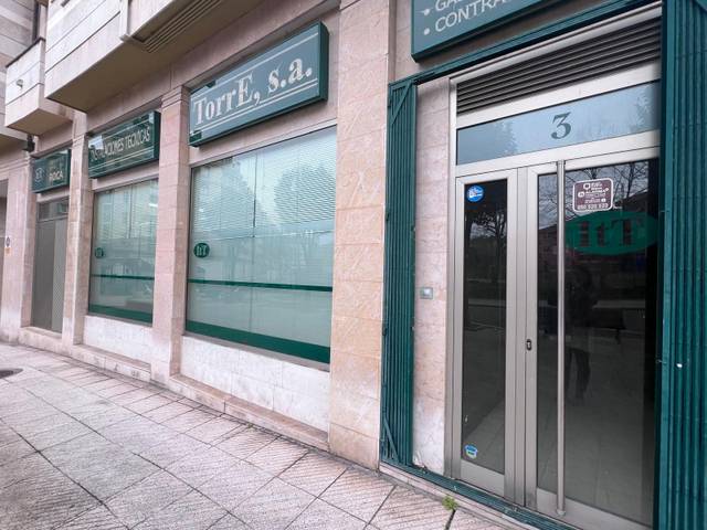 Local comercial en Venta en Calle la Regenta en La Ería