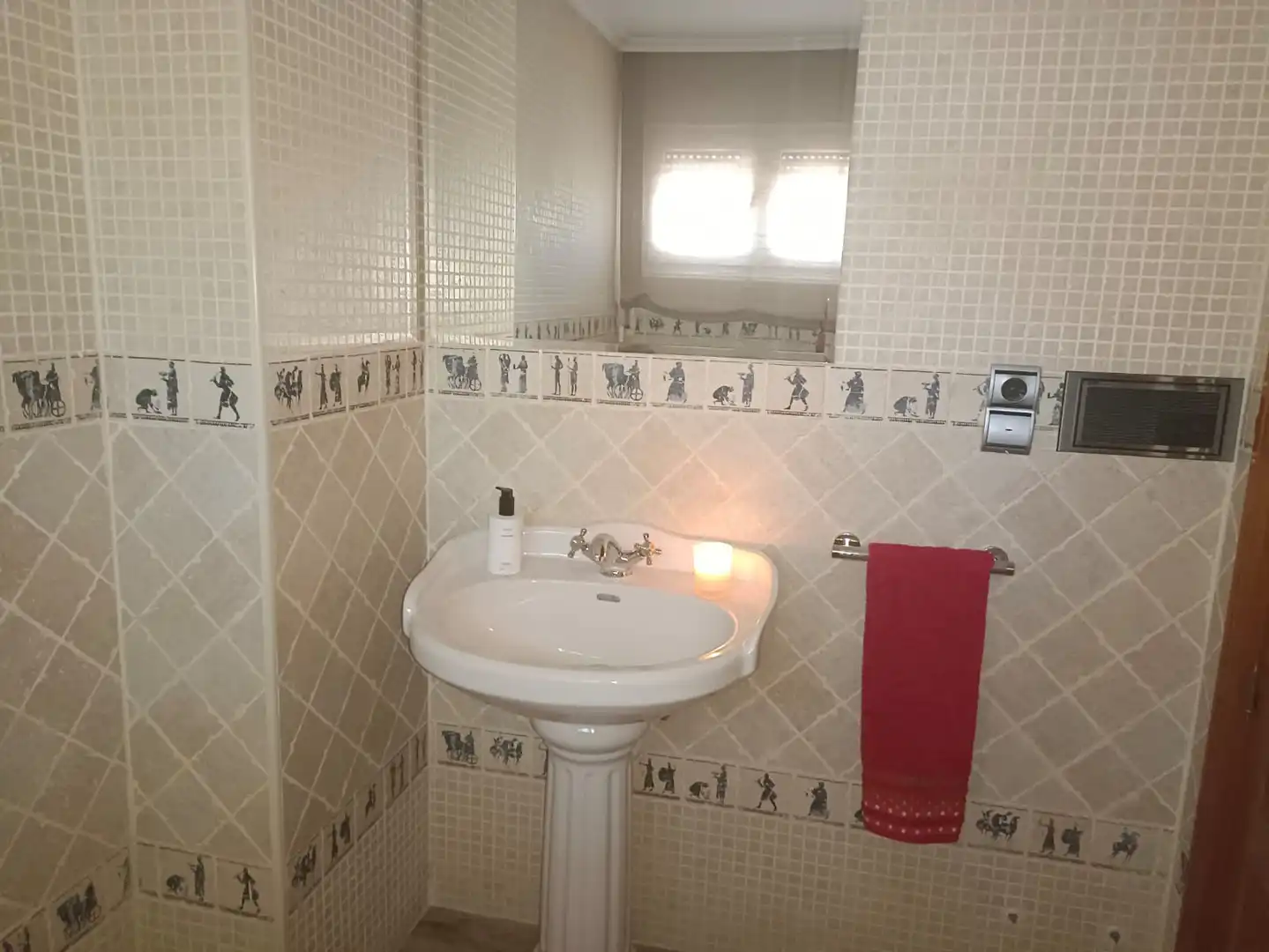 Bathroom of Detached homes for sale in Olmedo  with Heating, Private garden and Parquet flooring