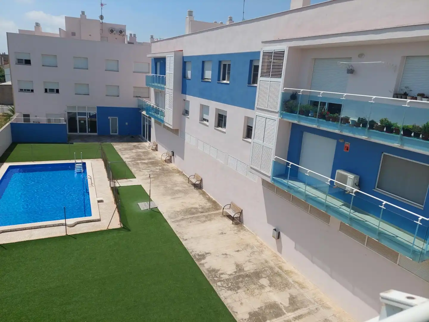 Piscina de Piso en venta en Deltebre con Aire acondicionado, Terraza y Amueblado