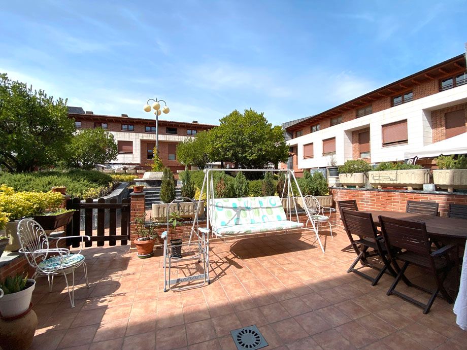 Terrace of House or chalet for sale in Miranda de Ebro  with Heating, Private garden and Storage room