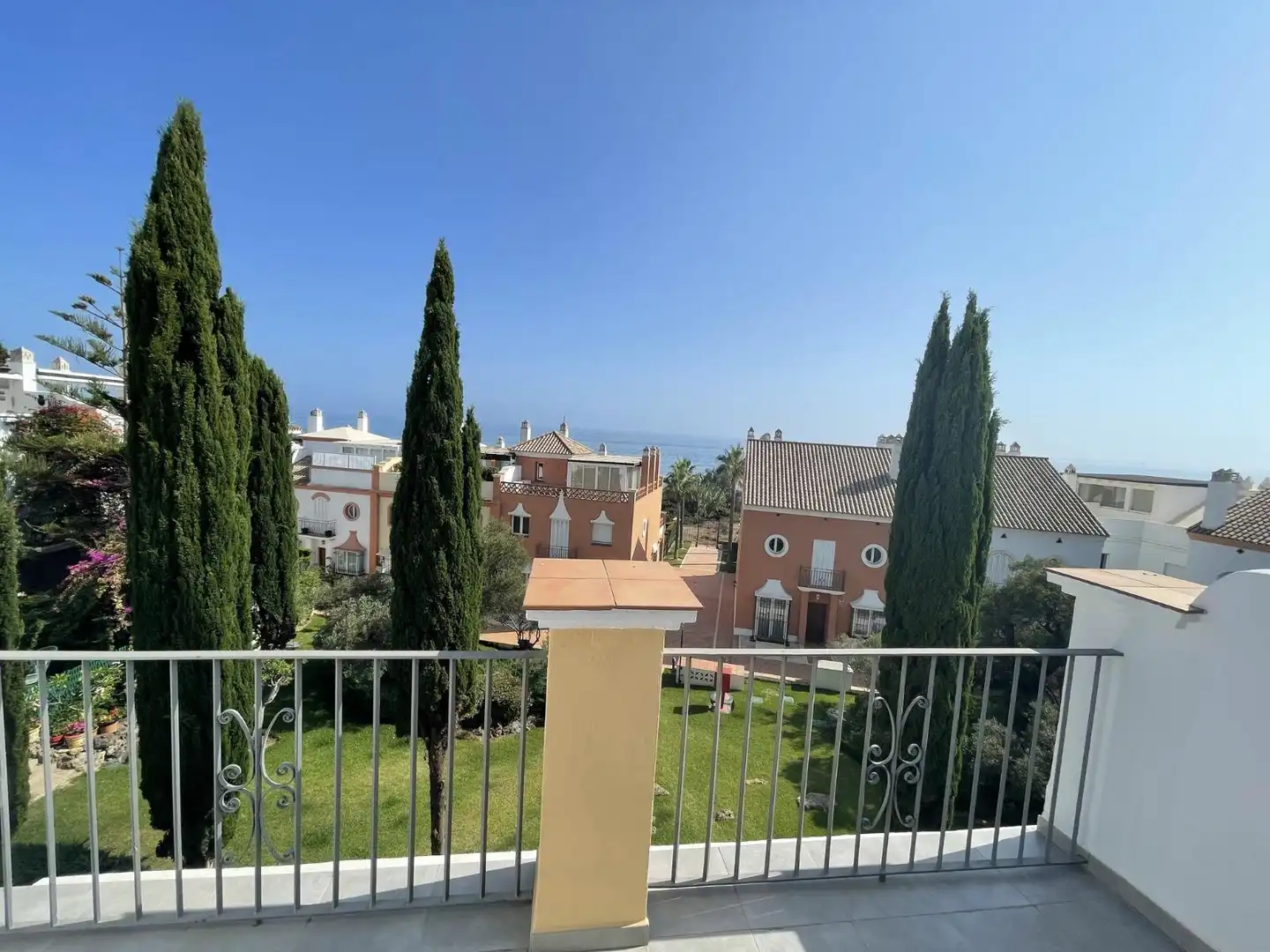 Vista exterior de Casa o xalet de lloguer en Marbella amb Aire condicionat, Calefacció i Terrassa