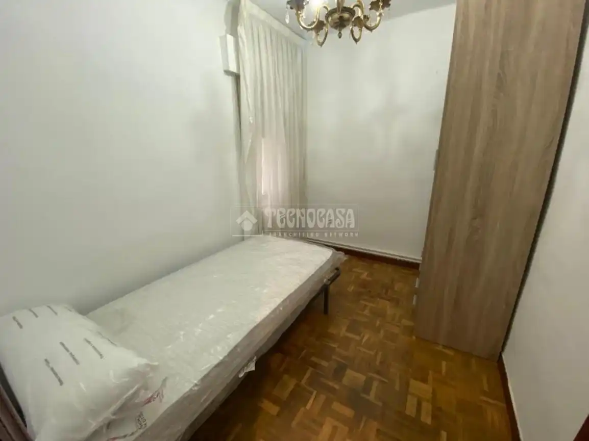 Habitación de Piso en venta en Valladolid con Calefacción, Parquet y Terraza