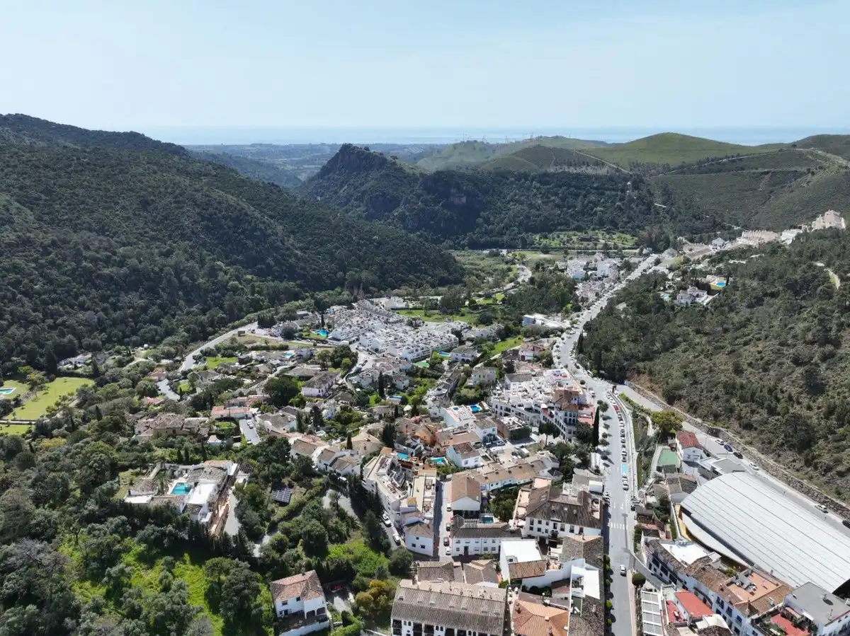 Vista exterior de Apartamento en venta en Benahavís con Aire acondicionado, Jardín privado y Terraza