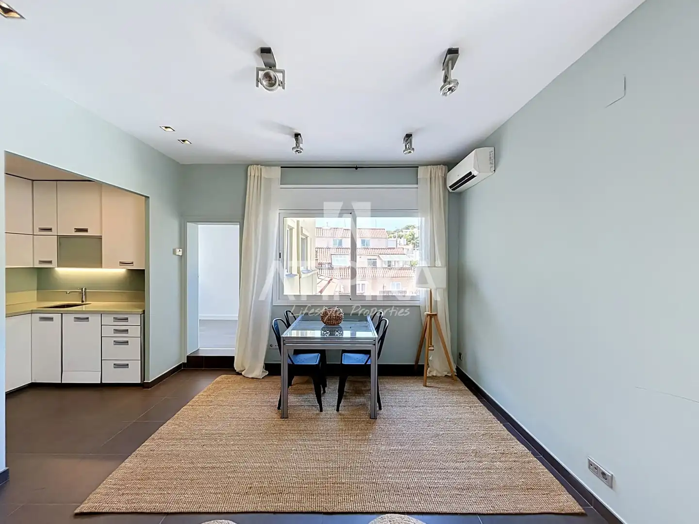 Esszimmer von Dachboden zur Miete in Barcelona mit Klimaanlage, Heizung und Terrasse