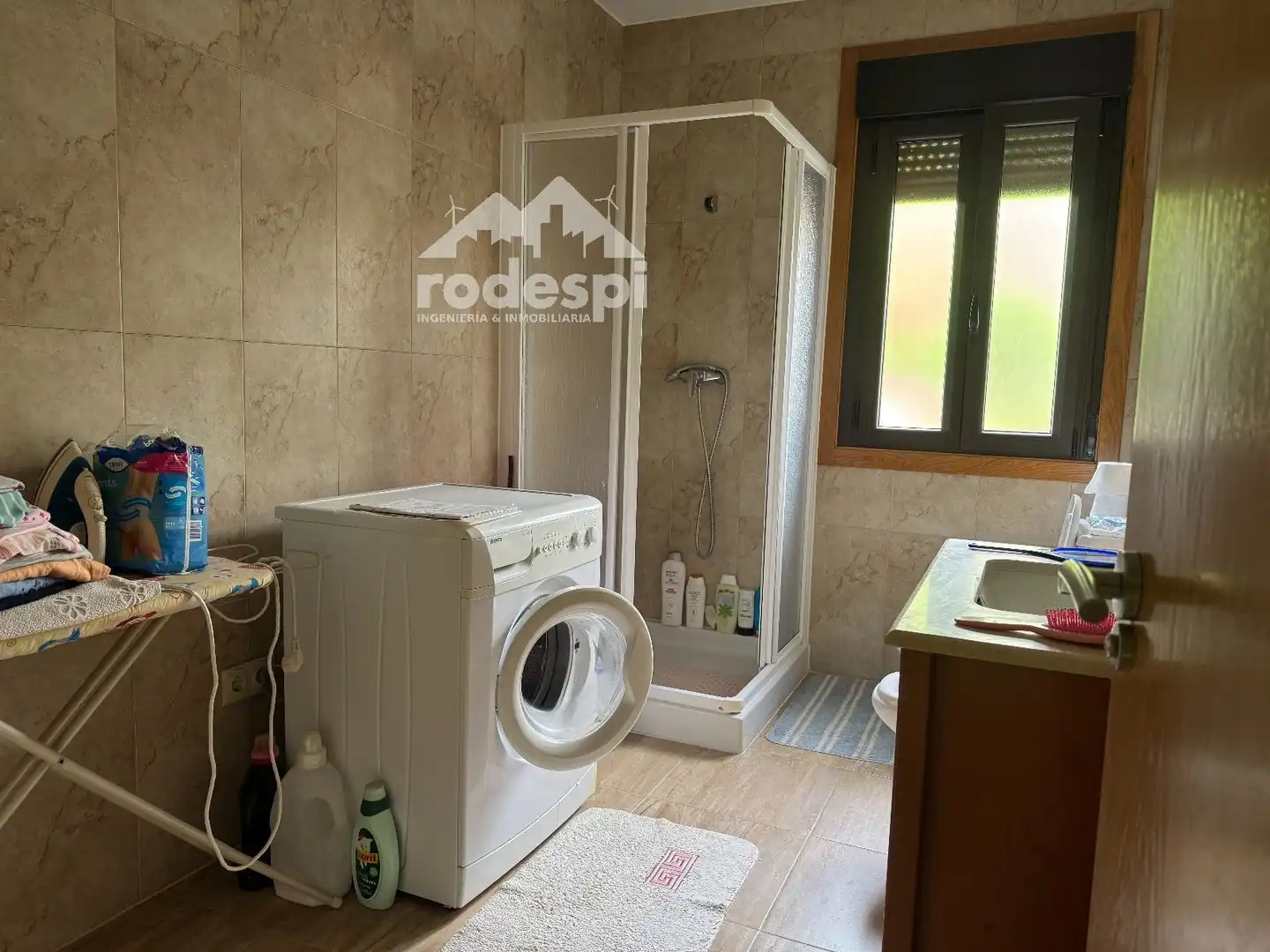 Bany de Casa o xalet en venda en Covelo amb Calefacció, Traster i Moblat