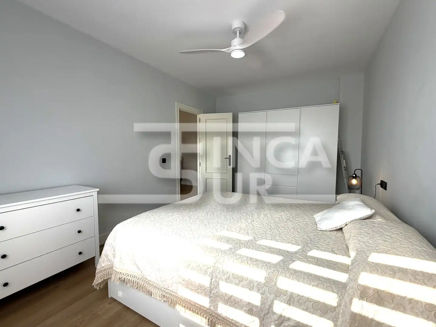 Habitación de Apartamento en venta en Roquetas de Mar con Amueblado, Horno y Lavadora