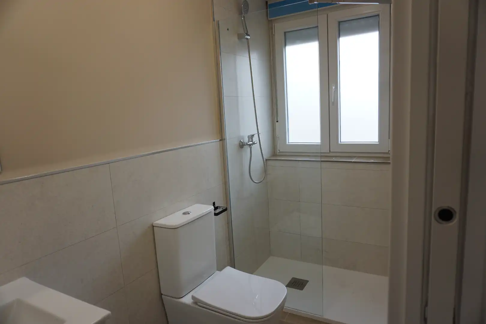 Bany de Casa o xalet per a compartir en Ávila amb Calefacció, Moblat i Rentadora