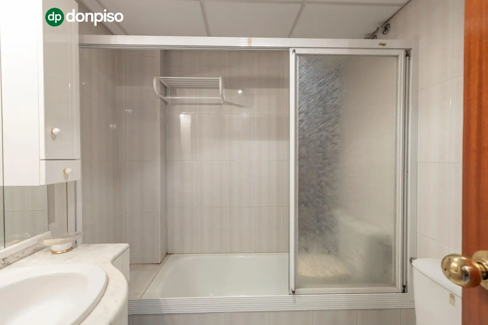 Badezimmer von Einfamilien-Reihenhaus zum Verkauf in Granada mit Heizung, Terrasse und Abstellraum