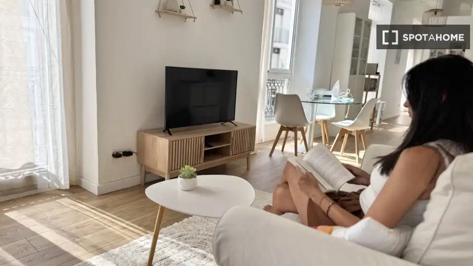Flat with terrace to rent in Extramurs, imagen 5