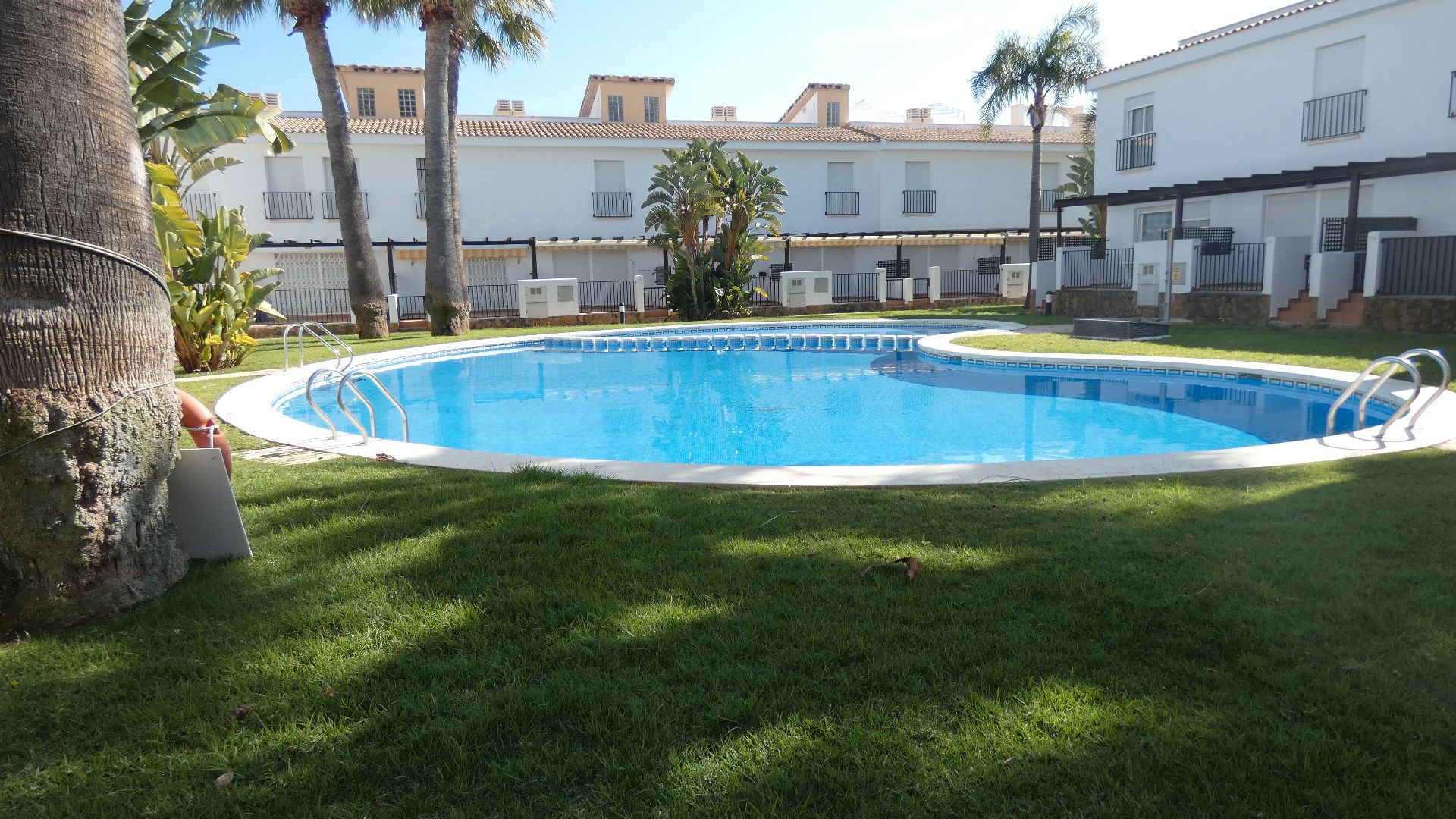 Piscina de Casa adosada en venda en Alcalà de Xivert amb Aire condicionat, Terrassa i Moblat