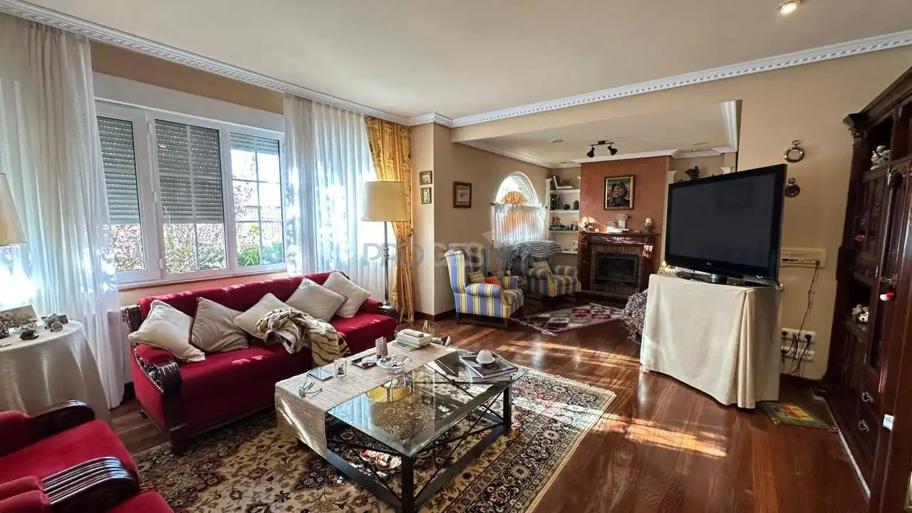 Sala de estar de Casa o chalet en venta en Sariegos con Calefacción, Jardín privado y Terraza