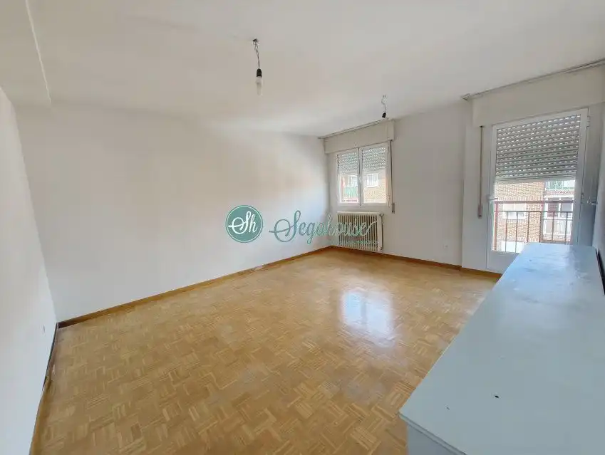 Piso en venta en San Cristóbal de Segovia con Calefacción, Trastero y Balcón