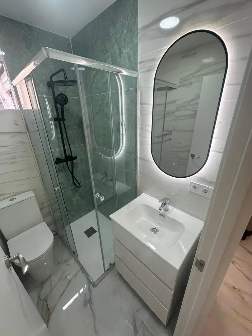 Badezimmer von Wohnungen zum Verkauf in Alicante / Alacant mit Klimaanlage und Heizung
