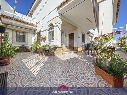 Exterior view of Single-family semi-detached for sale in Jerez de la Frontera  with Air Conditioner, Heating and Private garden