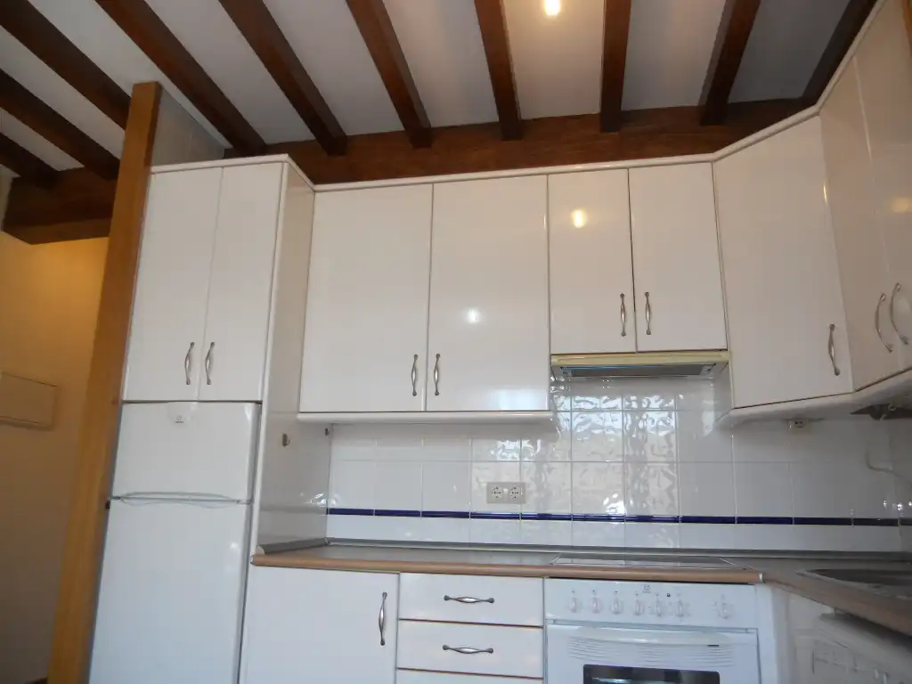 Kitchen of Flat for rent in Santiago de Compostela   with Heating, Furnished and Oven
