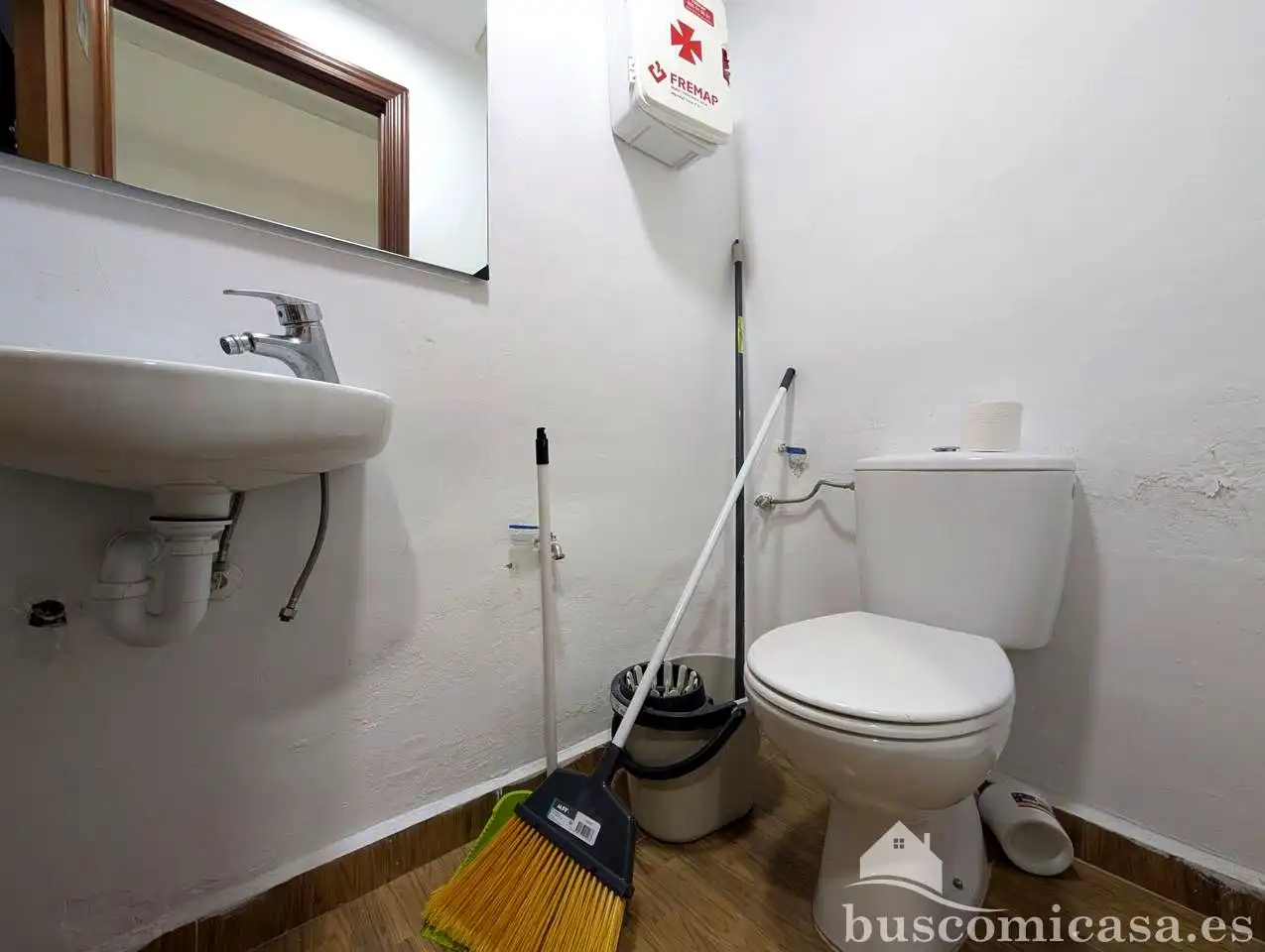 Bathroom of Commercial properties for rent in Linares  with Air Conditioner