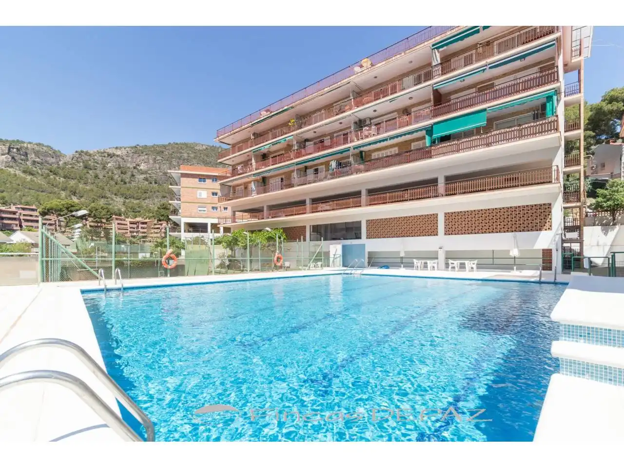 Piscina de Apartamento de alquiler en Castelldefels con Parquet, Terraza y Amueblado