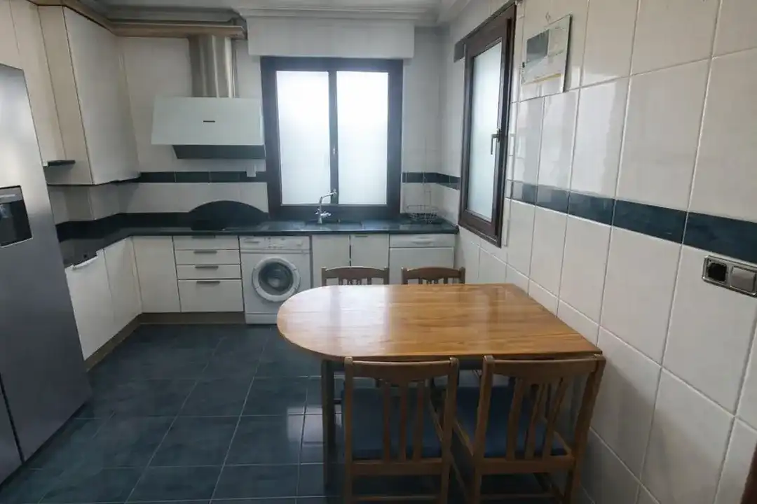 Cocina de Casa adosada en venta en Salvatierra / Agurain con Calefacción y Jardín privado