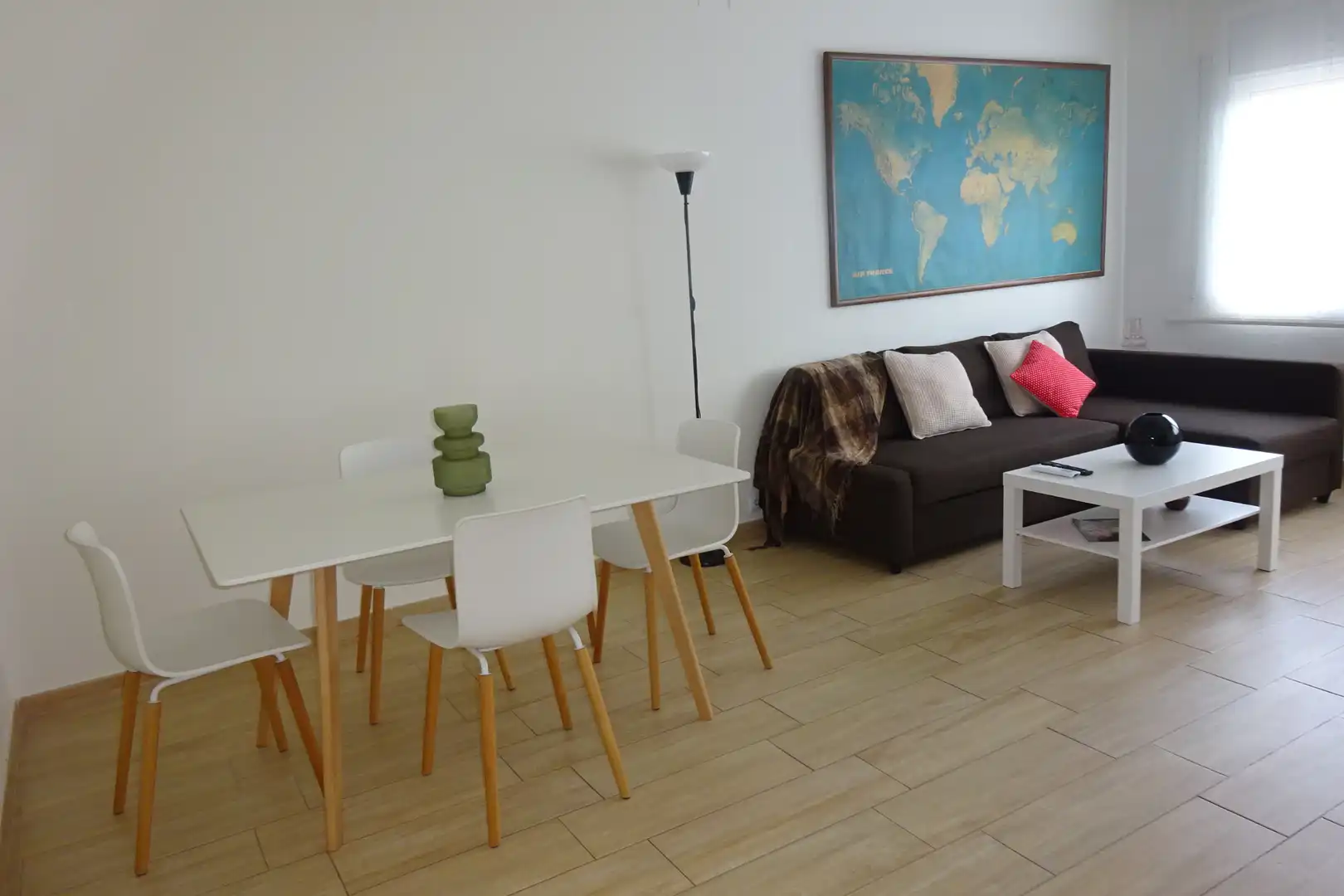 Flat for rent in Carrer de Bordeus, Barri de les Corts