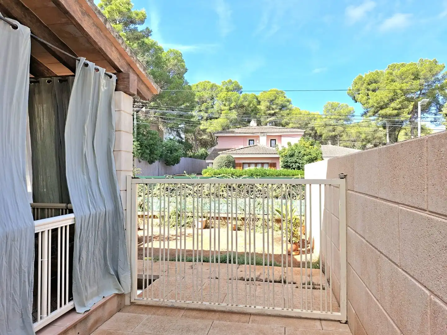Vista exterior de Casa adosada en venda en Santa Margalida amb Aire condicionat, Terrassa i Piscina
