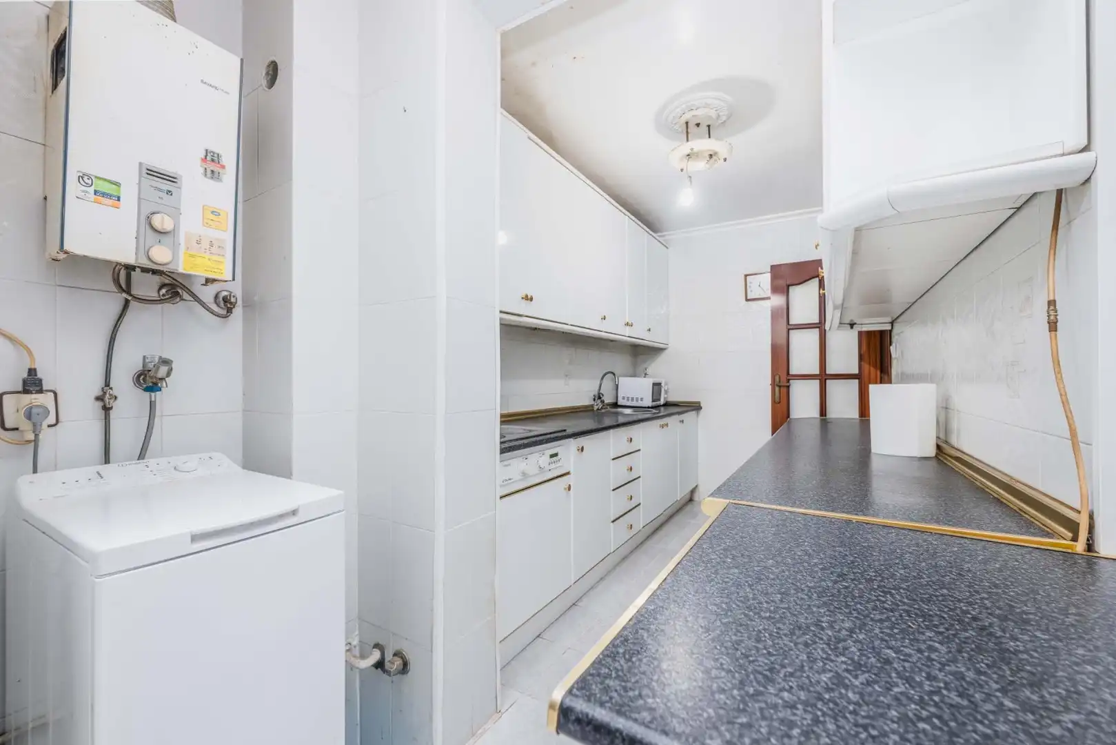 Kitchen of Flat for sale in Sevilla  with Air Conditioner